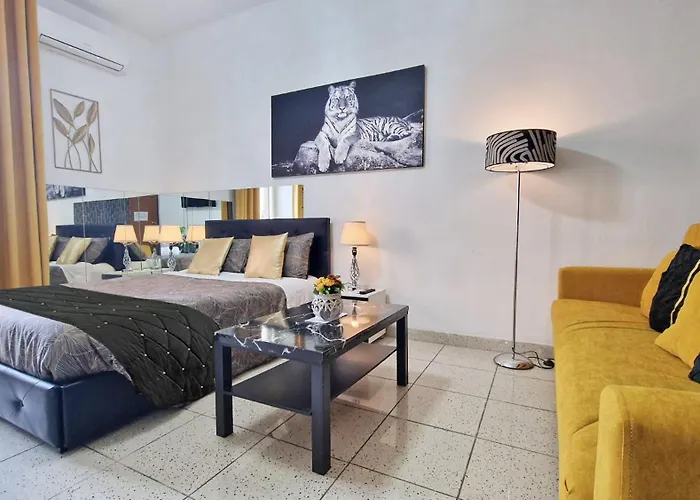 Apartment Black